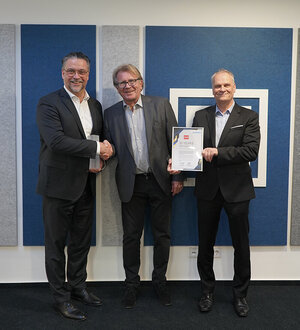 Picture of Rutronik and ROHM celebrating 30 years of successful partnership: Wolfram Harnack, President at ROHM Europe, Thomas Rudel, CEO at Rutronik, und Oliver Edelmann, Distribution Sales Director at ROHM
