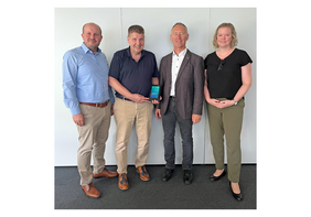 Handover of the "Best Motherboard Distributor" award. From left to right: Thomas Stanik (Kontron), Thorsten Engel (Rutronik), Peter Hoser (Kontron) and Anja Schaal (Rutronik)