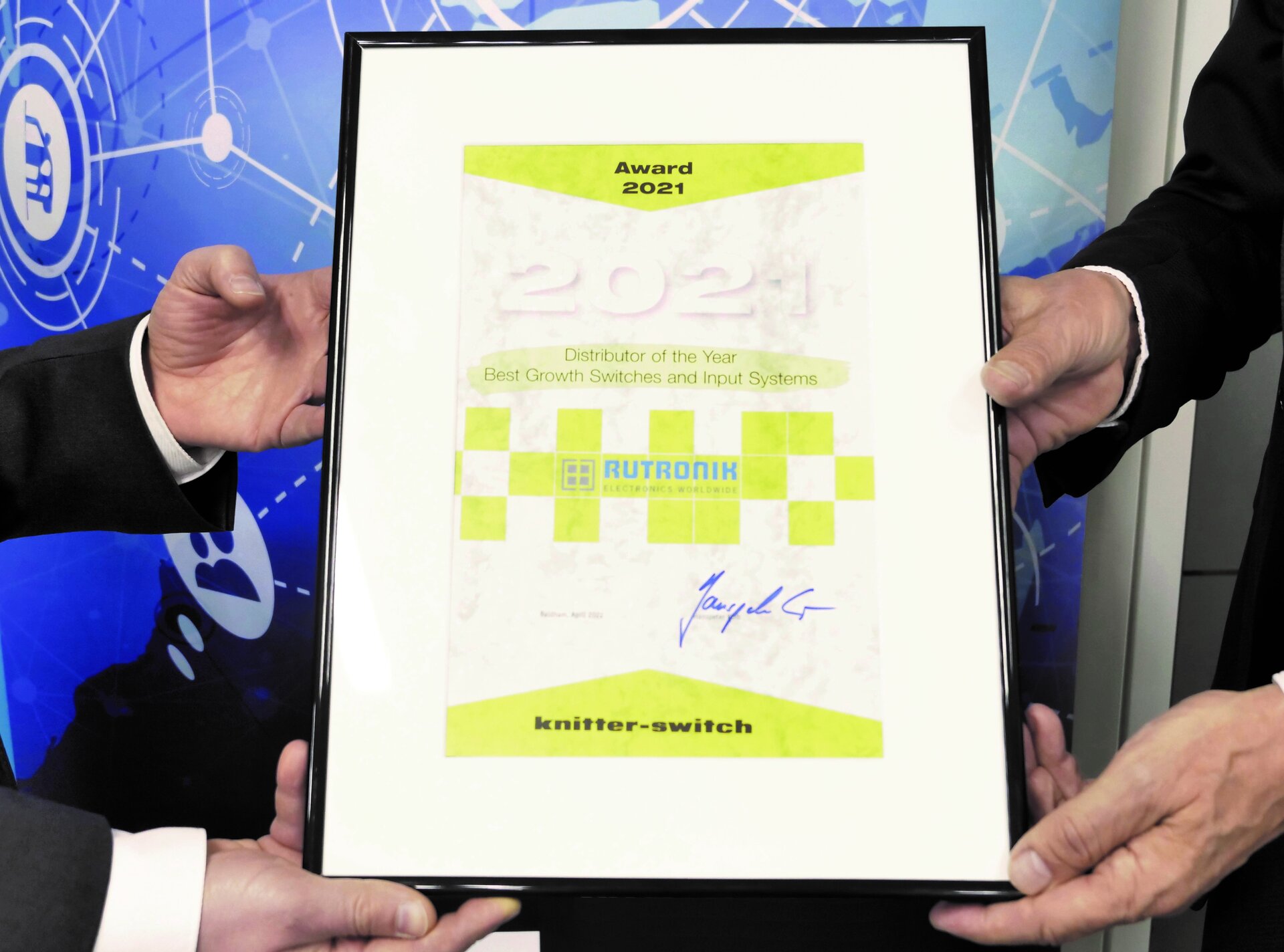 knitter-switch honors Rutronik as Distributor of the Year 2021 knitter-switch honors Rutronik as Distributor of the Year 2021