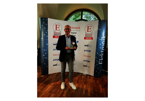 Rutronik is Distributor of the Year 2023: Andreas Mangler, Director Strategic Marketing, proudly holds the award